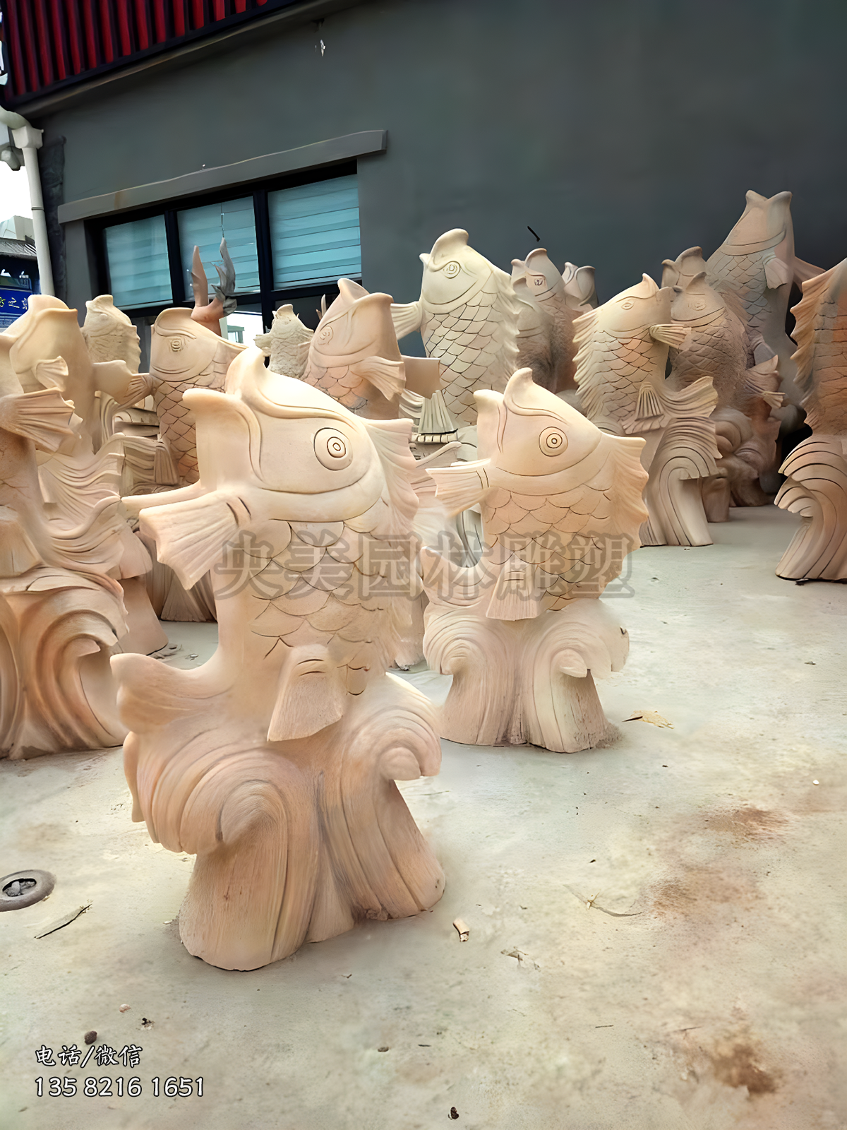 赢博手机网页版登录入口喷水鲤鱼雕塑