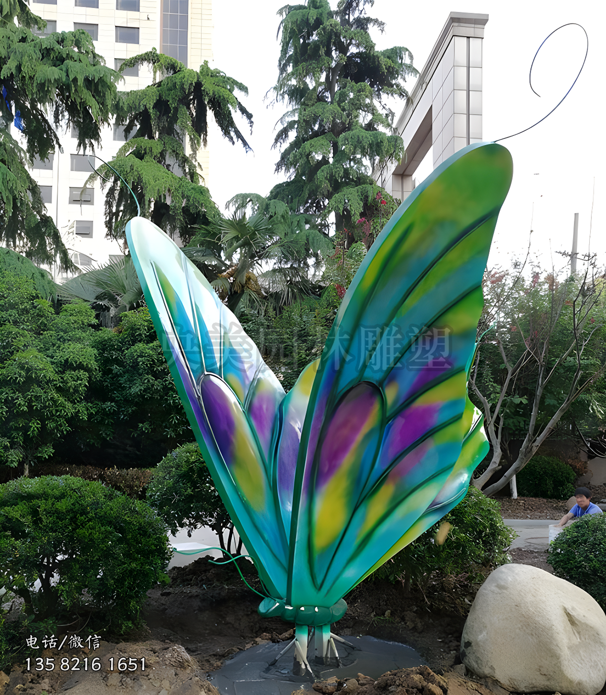 玻璃钢彩绘蝴蝶雕塑