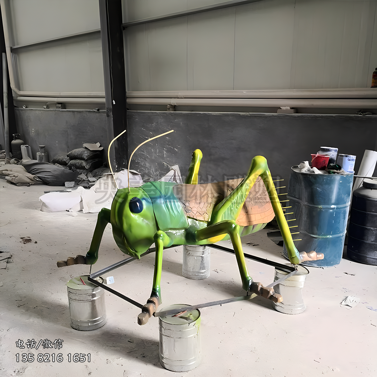 蚱蜢雕塑玻璃钢彩绘仿真雕塑
