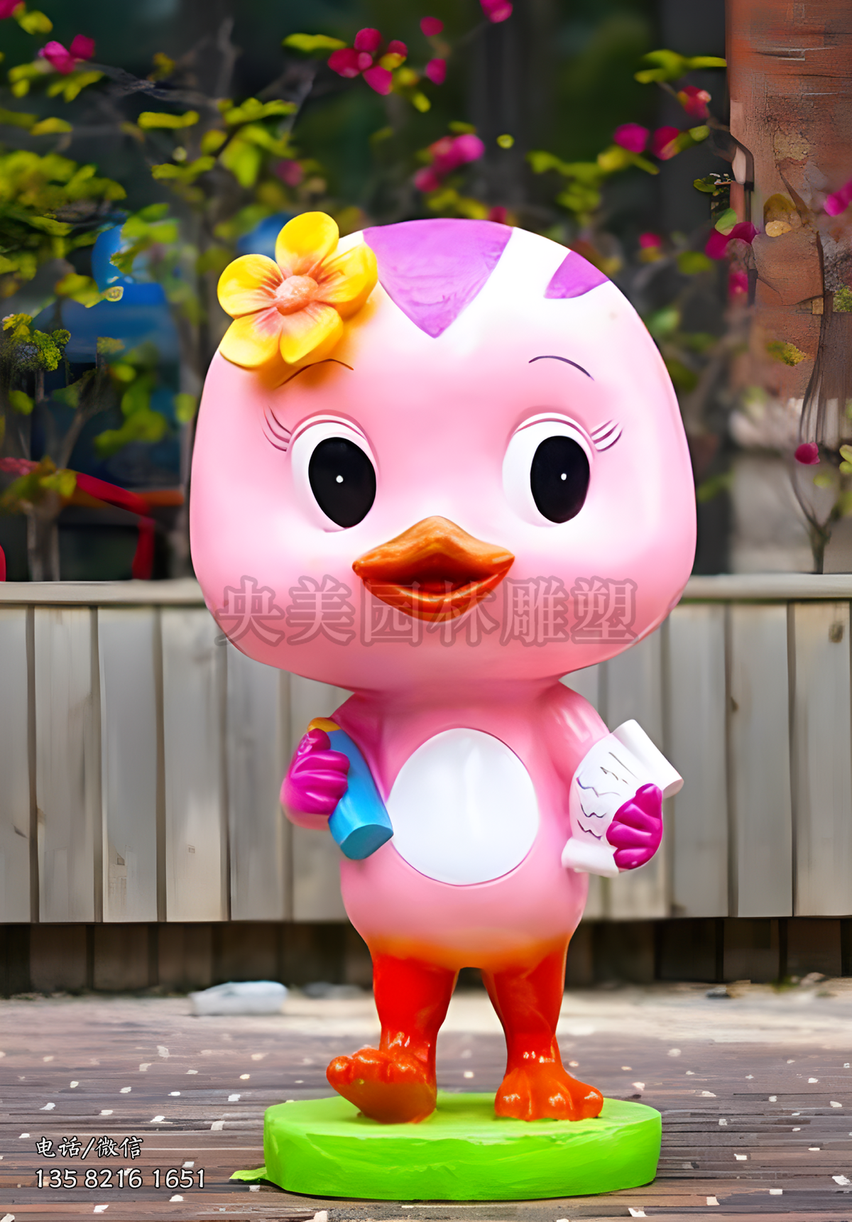 玻璃钢卡通美鸡雕塑