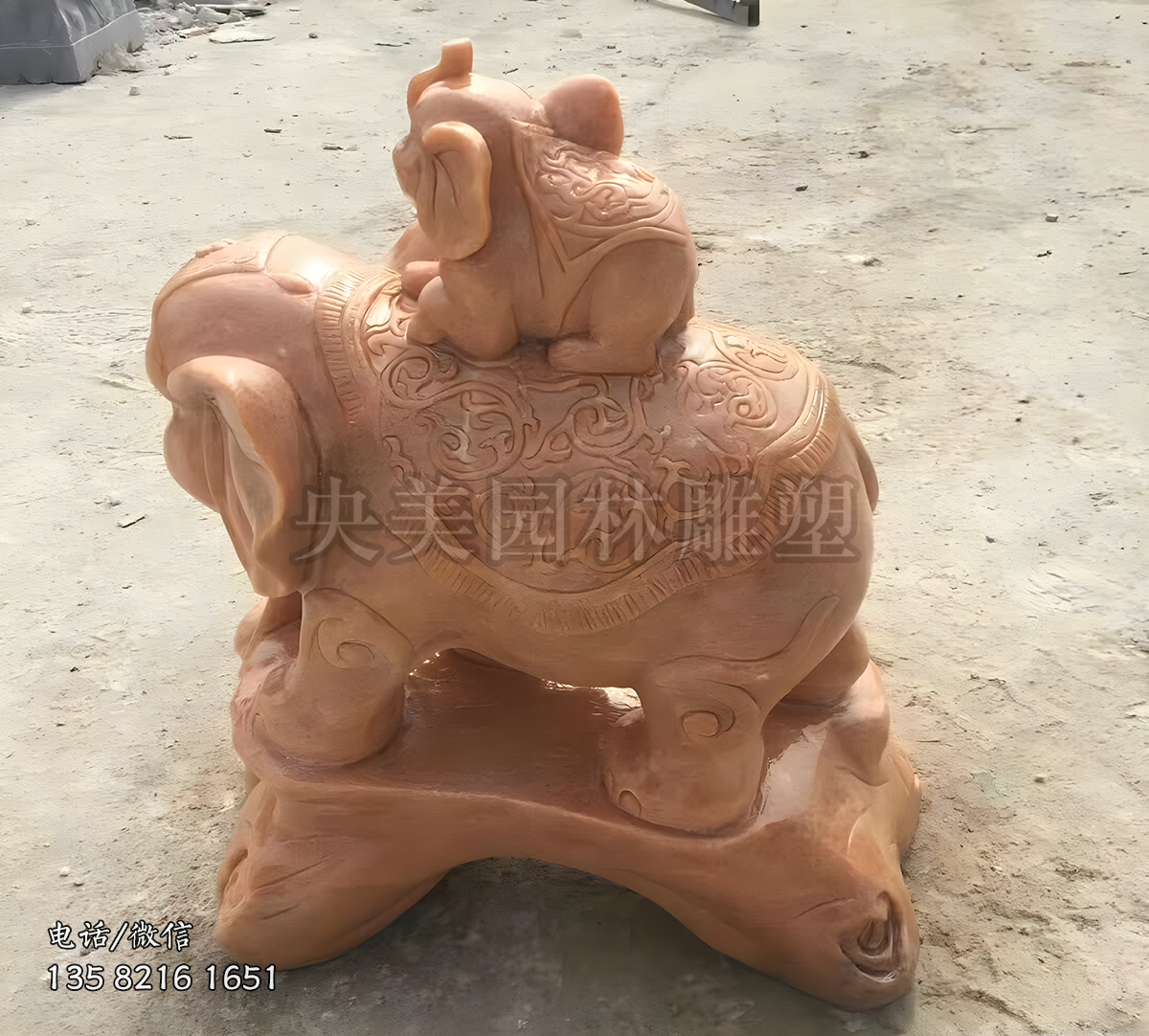 晚霞红赢博手机网页版登录入口小象趴在大象背上的大象雕塑