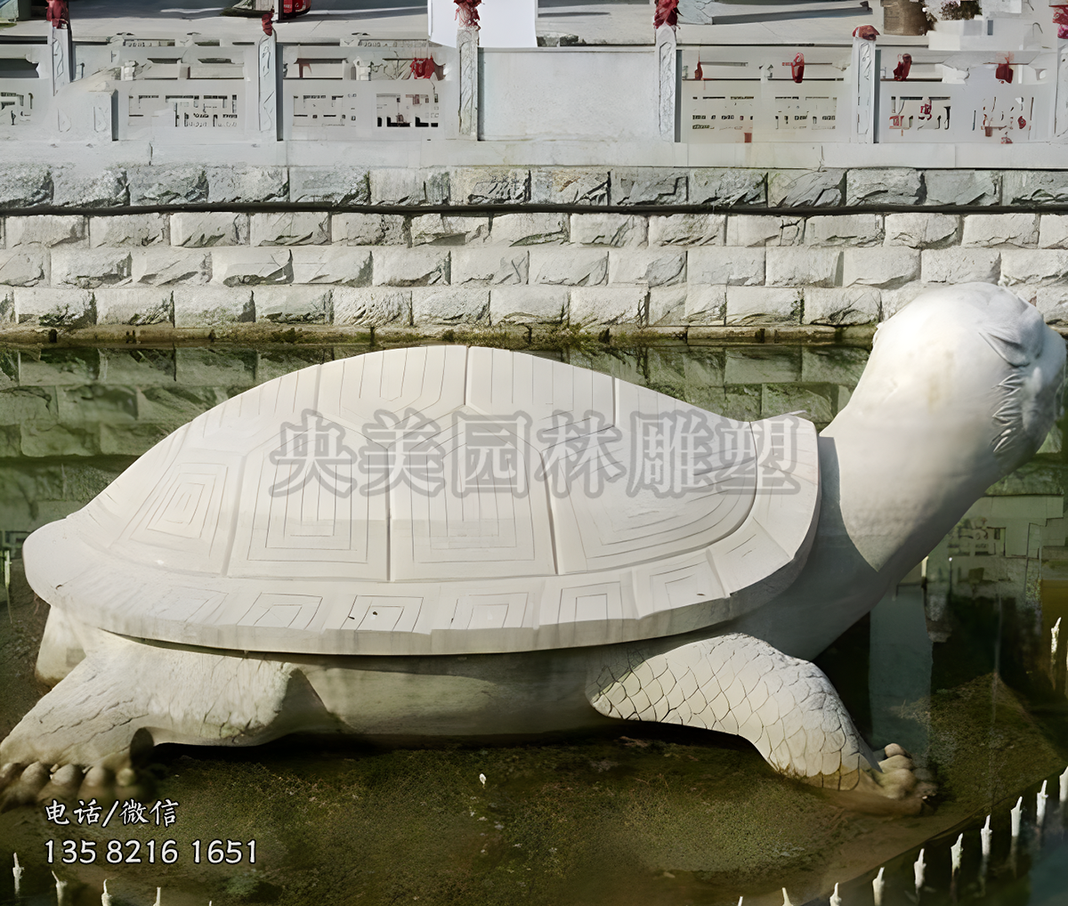 池塘里的赢博手机网页版登录入口乌龟景观雕塑