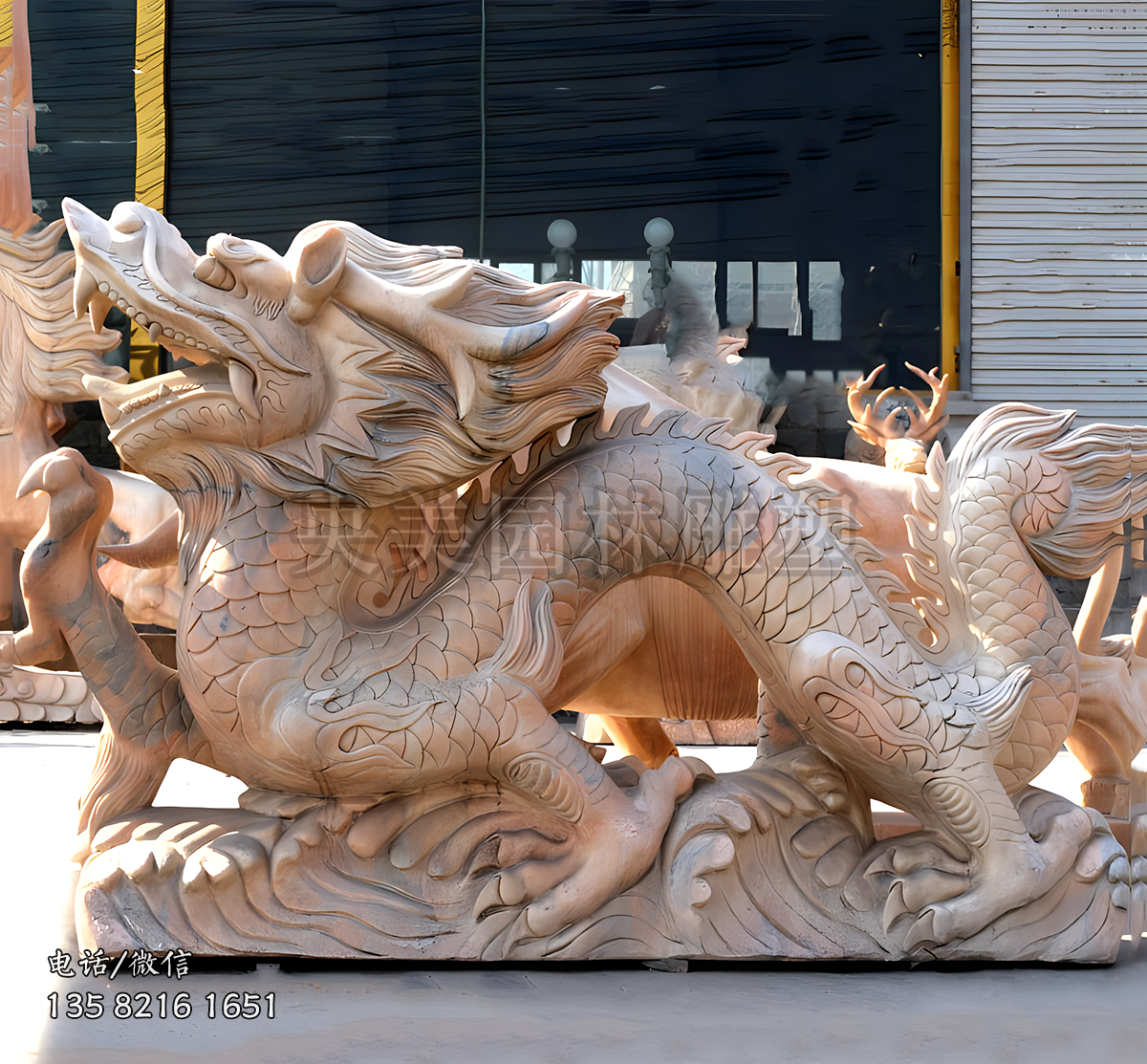 晚霞红神龙雕塑