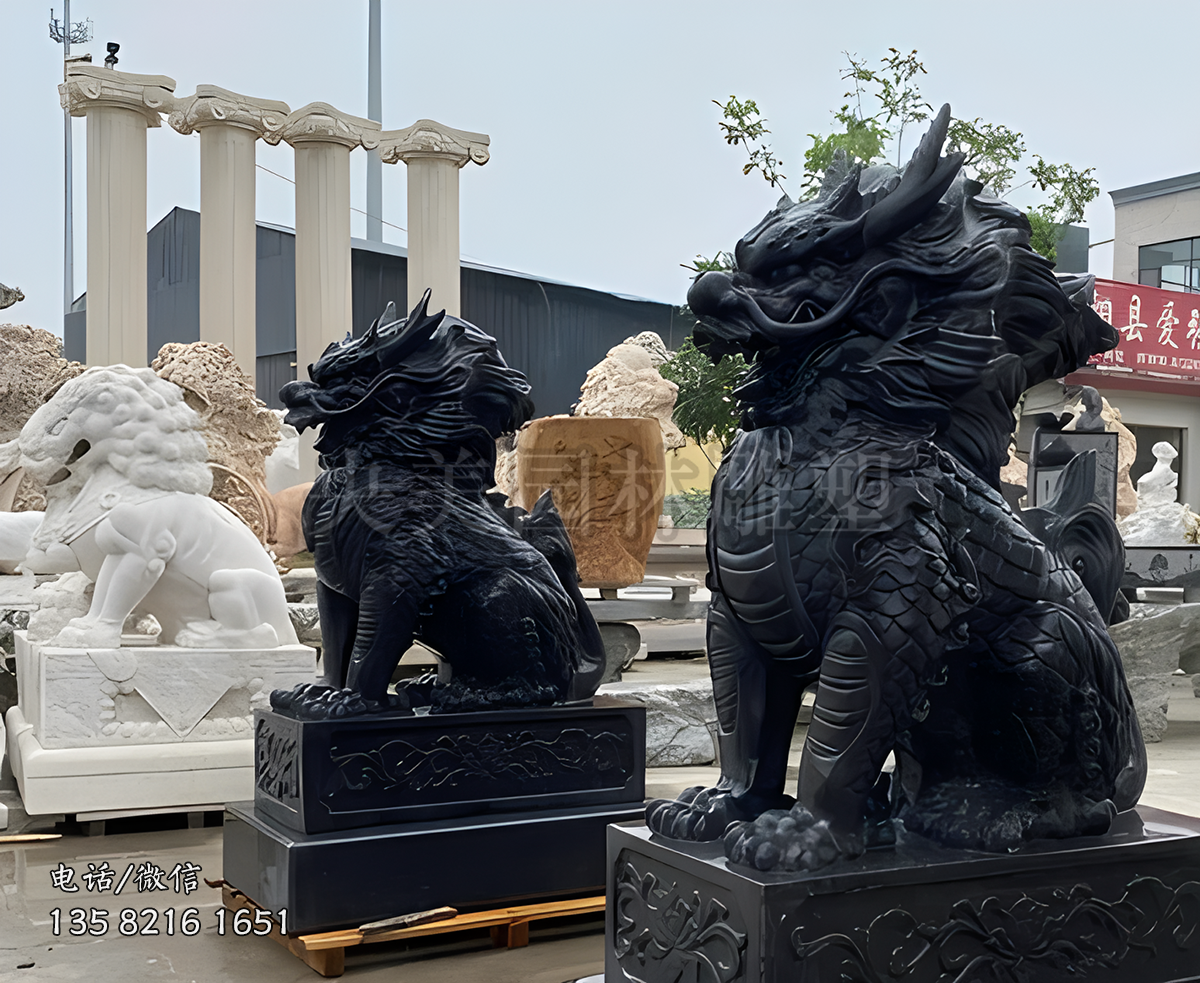 一对黑色的大型青石麒麟赢博手机网页版登录入口