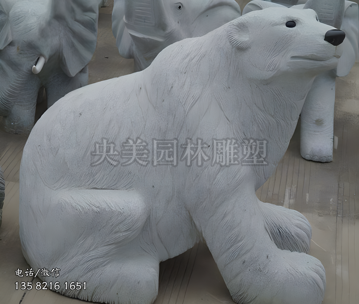 蹲坐在地的北极熊赢博手机网页版登录入口