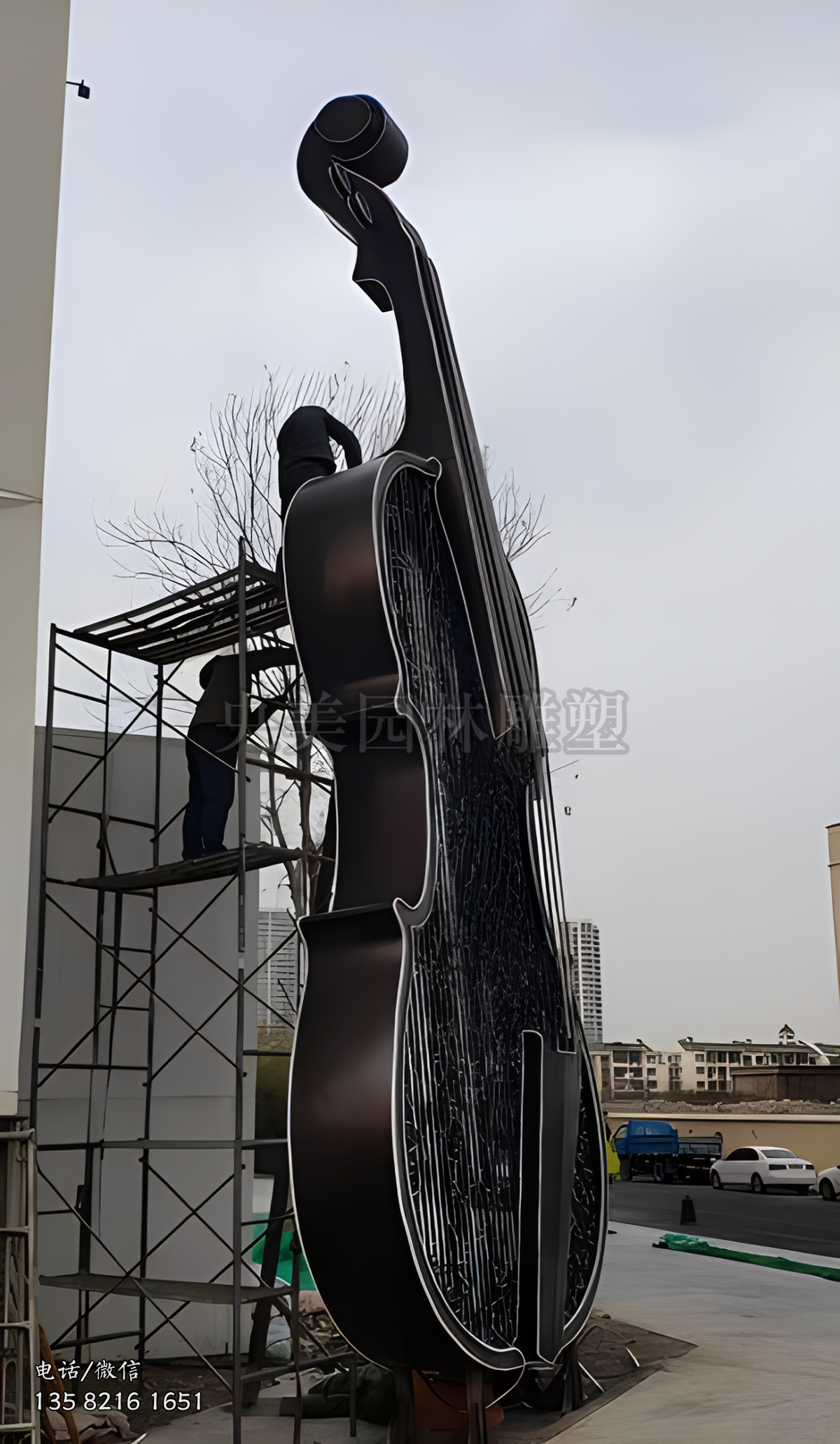 不锈钢仿真吉他景观雕塑